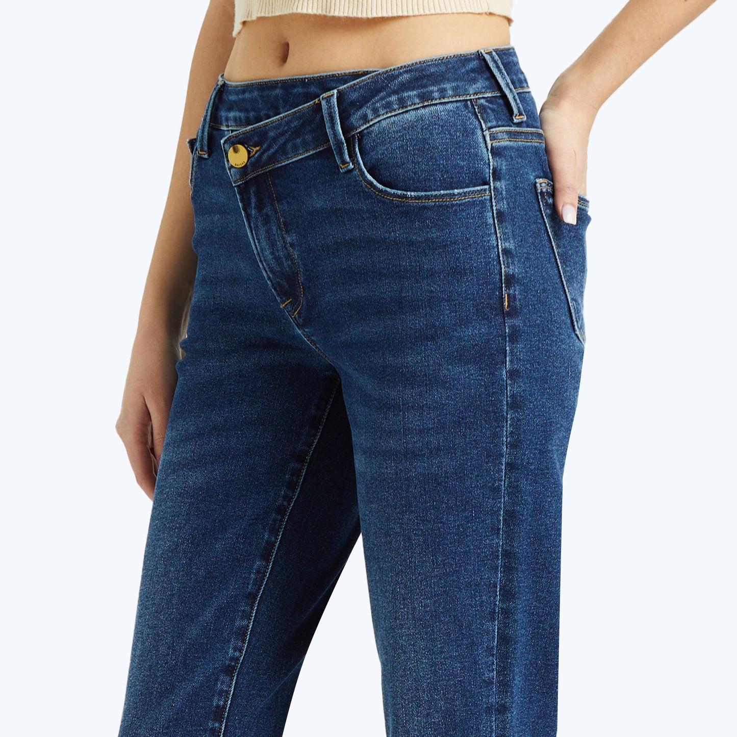 MID RISE STRAIGHT JEANS WITH FINISHED HEM
