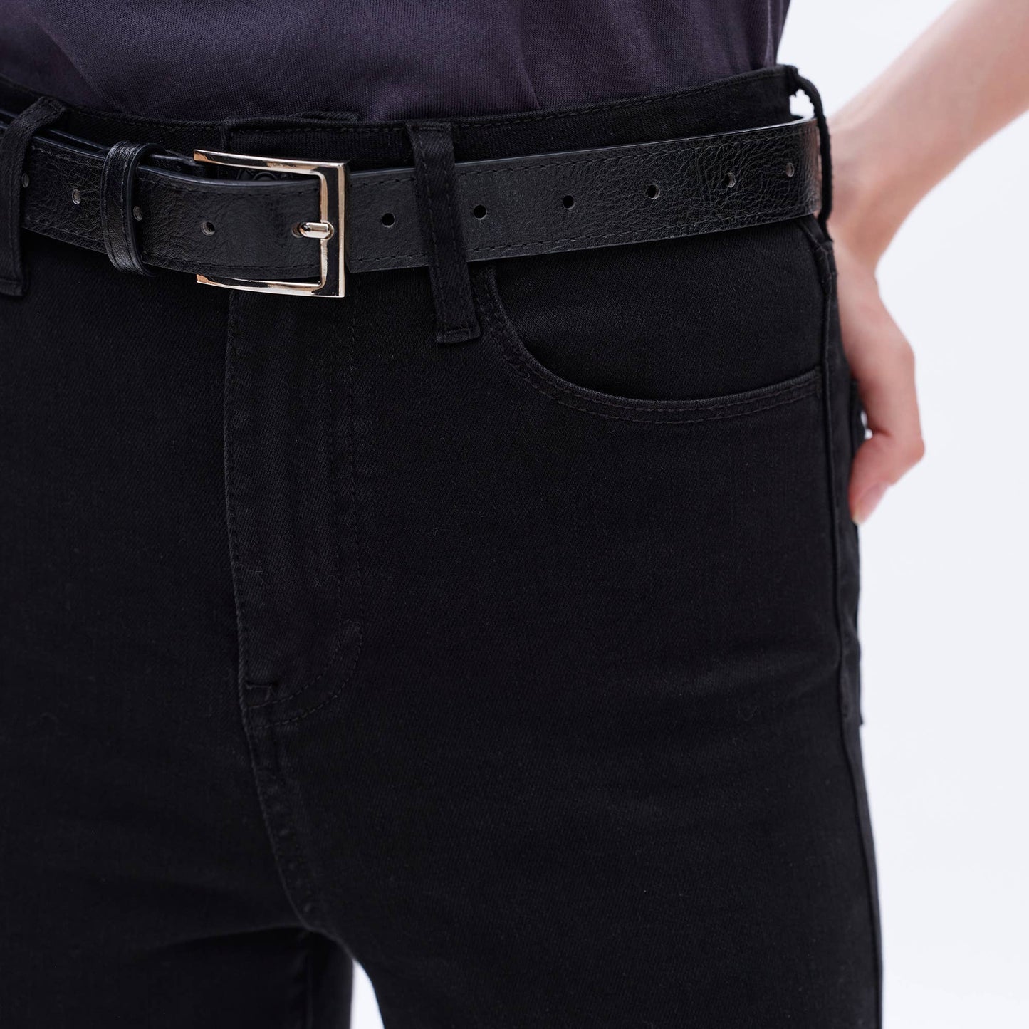 HIGH RISE FLARE JEANS WITH FINISHED HEM