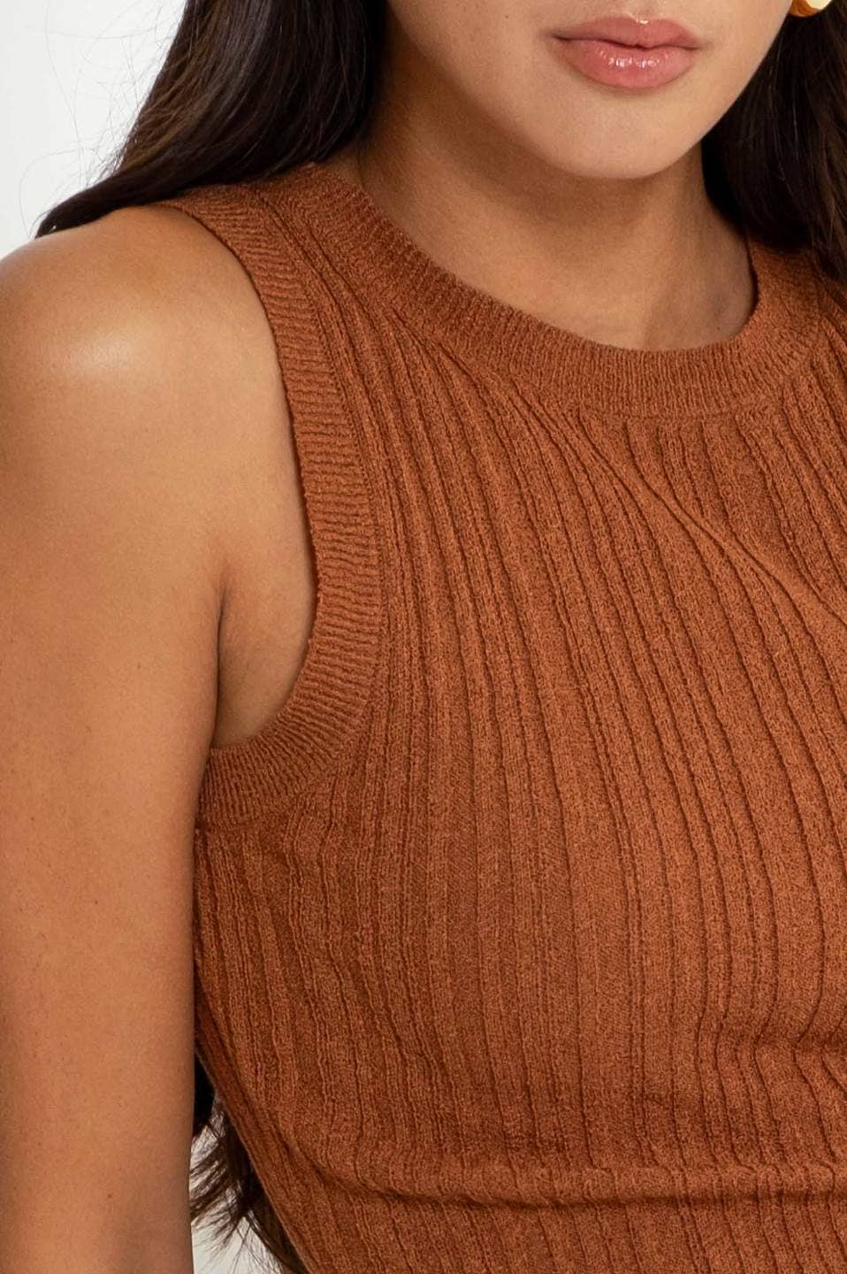 SLEEVELESS ROUND NECK SWEATER KNIT TOP
