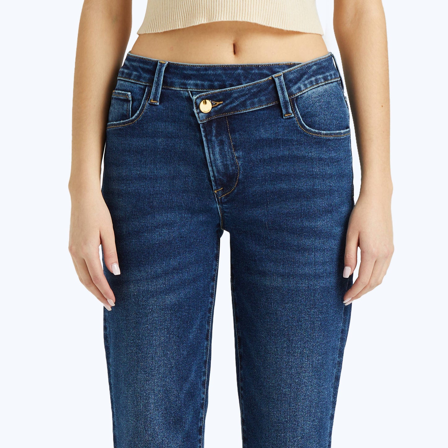 MID RISE STRAIGHT JEANS WITH FINISHED HEM