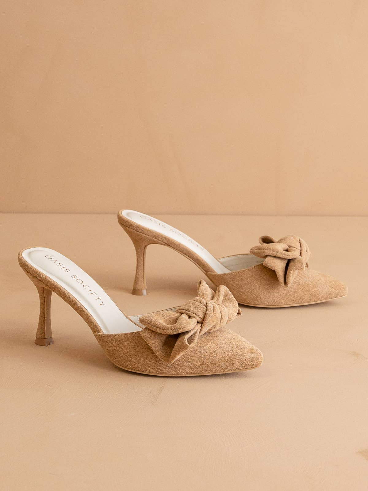 The Jane | Sand Pointed Toe Bow Accent Kitten Heel