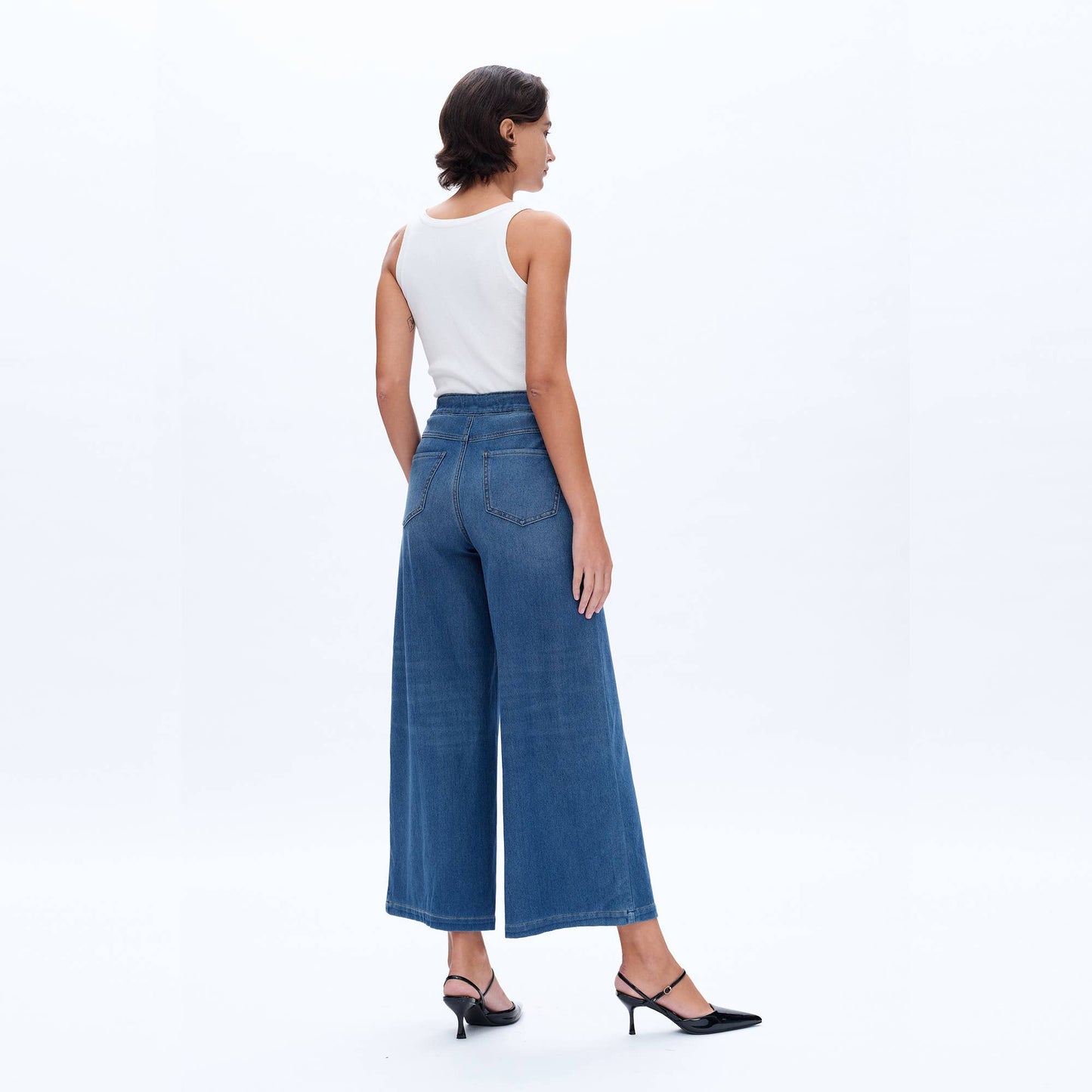 HIGH RISE WIDE LEG FLARE JEANS WITH FINISHED HEM