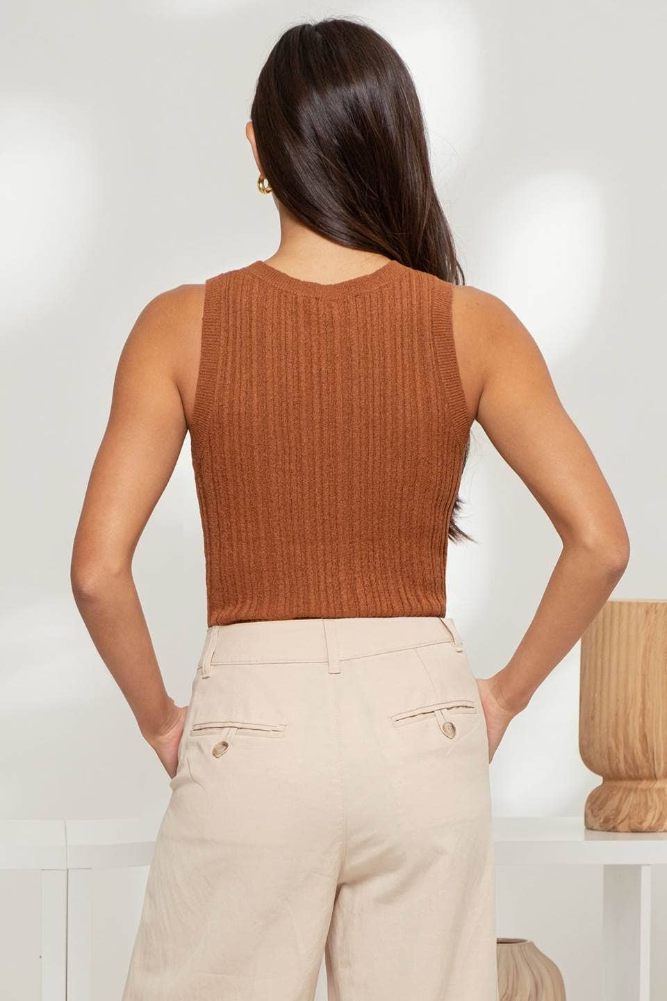 SLEEVELESS ROUND NECK SWEATER KNIT TOP