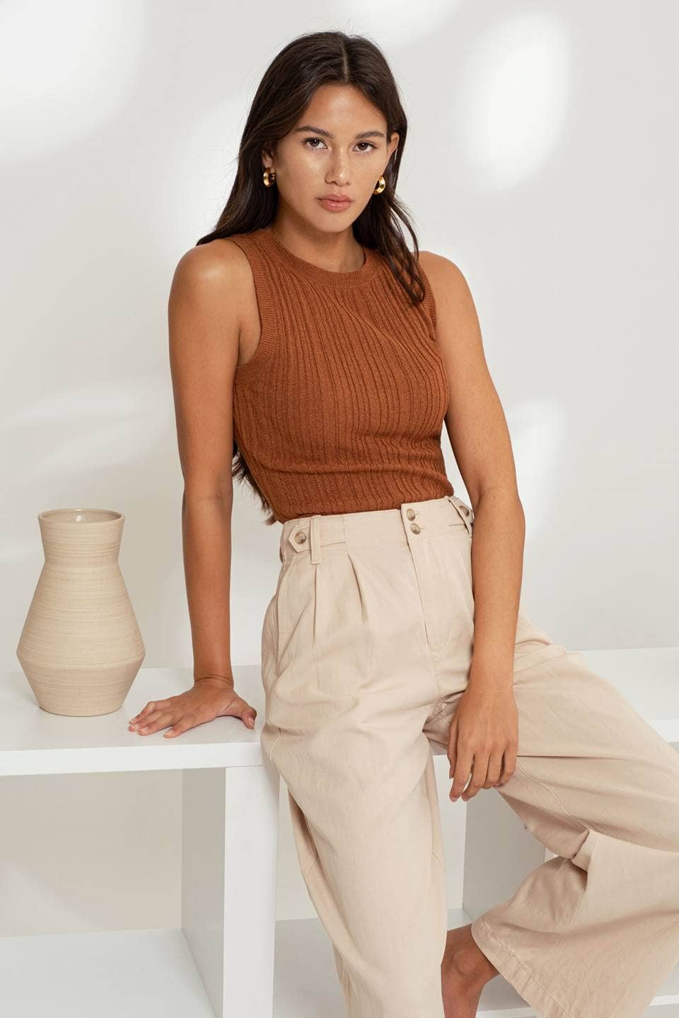 SLEEVELESS ROUND NECK SWEATER KNIT TOP
