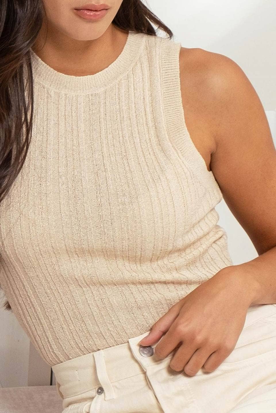 SLEEVELESS ROUND NECK SWEATER KNIT TOP