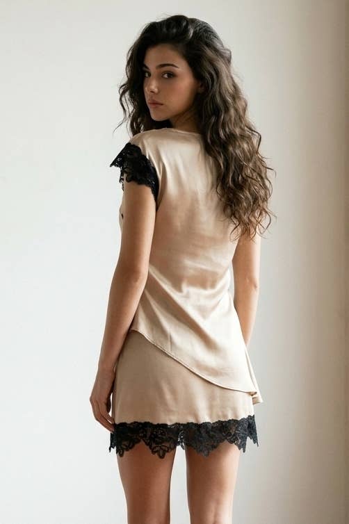 ONE SHOULDER SATIN ASYMMETRIC TOP WITH LACE HEM