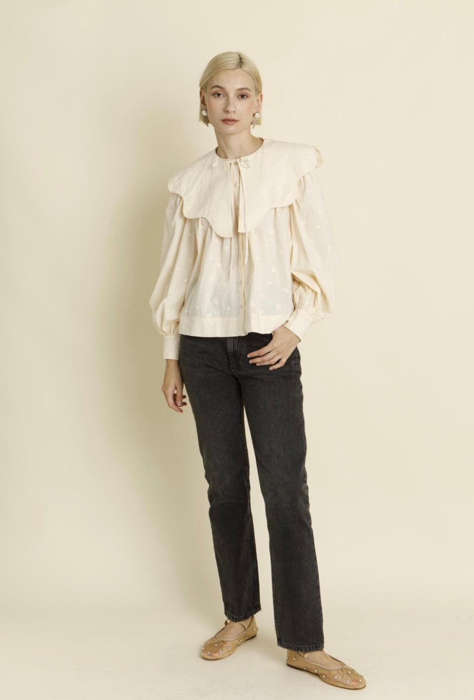 Scallop collar blouse