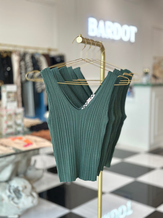 GRACE GREEN V NECK