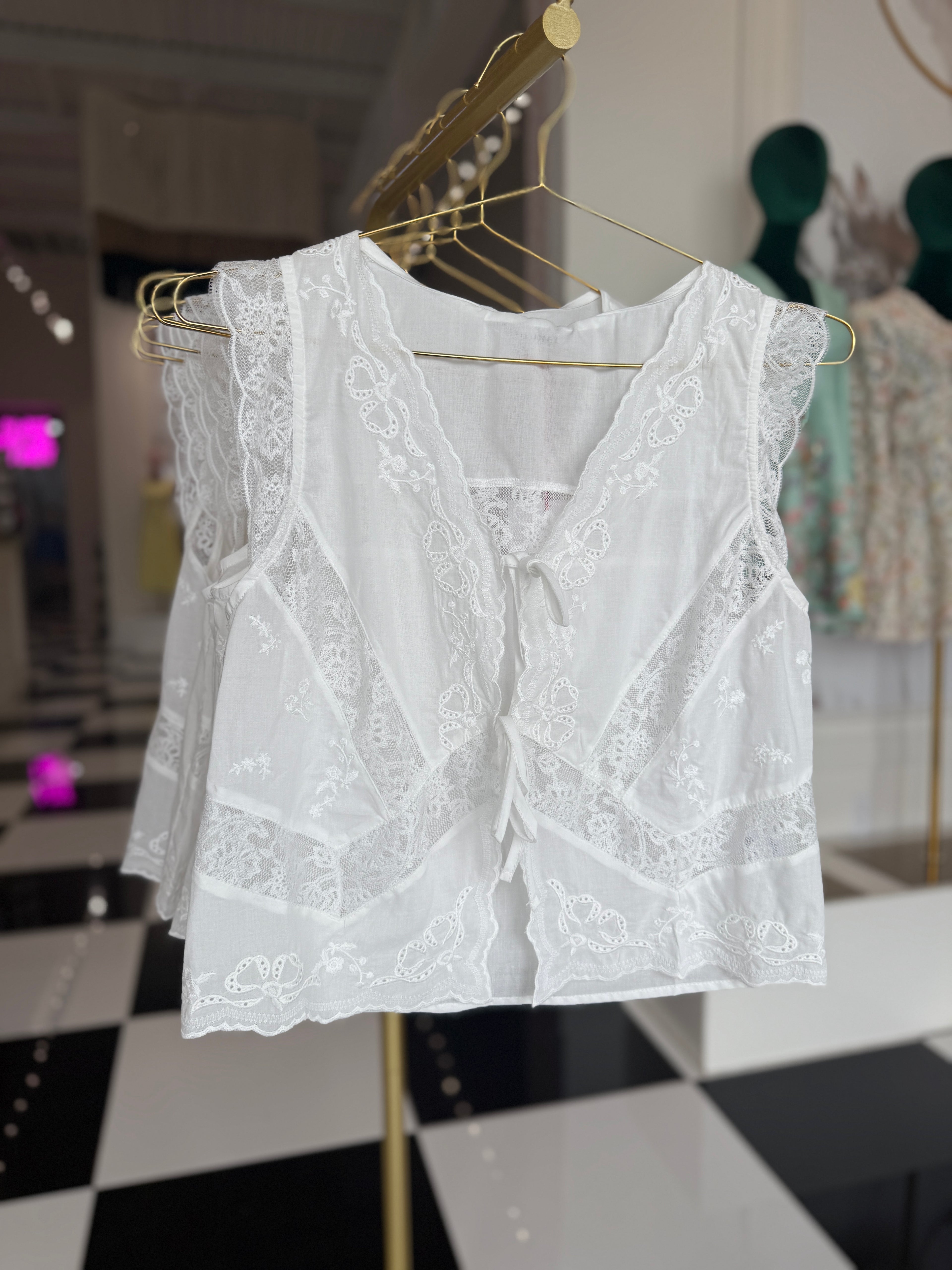 Romeo lace top