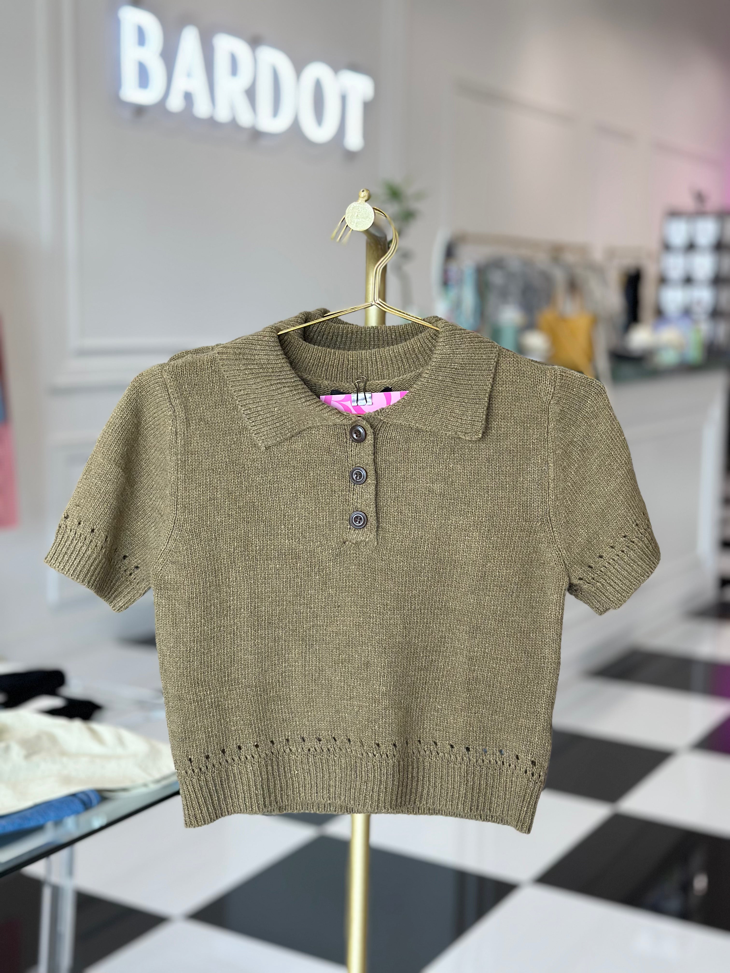 Knitted short sleeve polo sweater