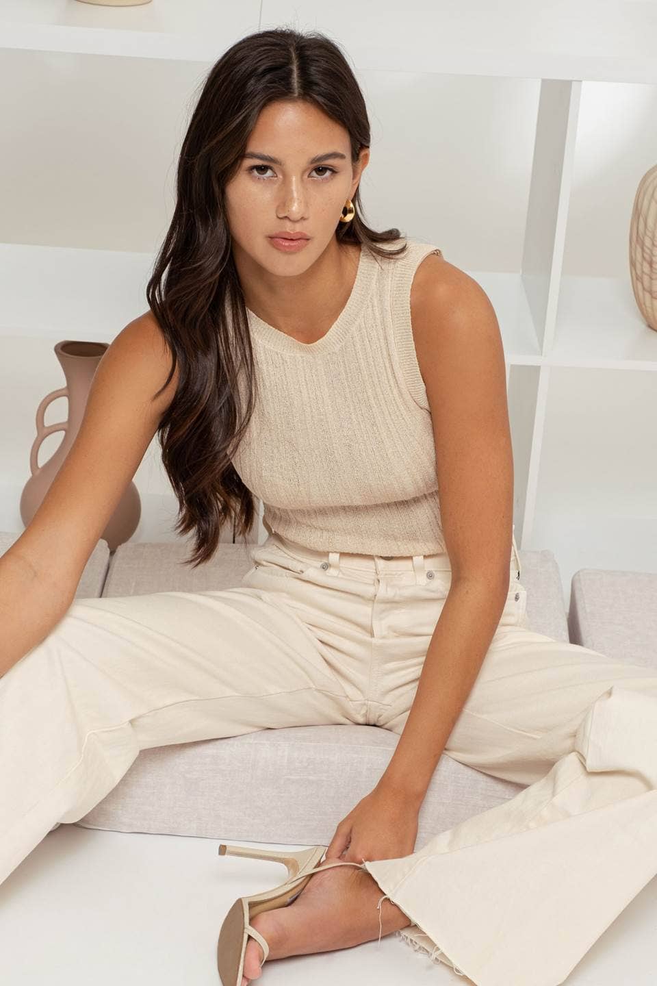 SLEEVELESS ROUND NECK SWEATER KNIT TOP