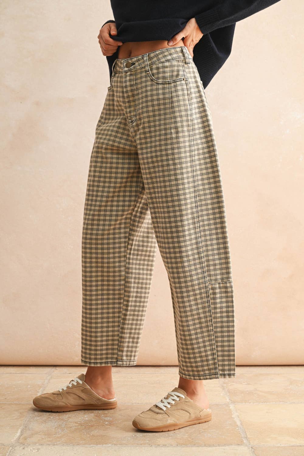 DONNA MINI CHECKER PATTERN BARREL PANTS