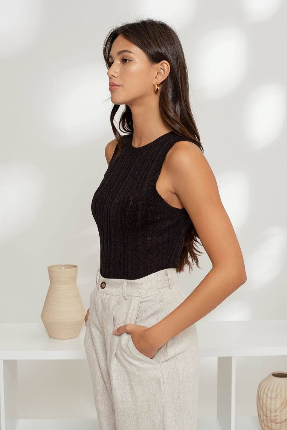 SLEEVELESS ROUND NECK SWEATER KNIT TOP