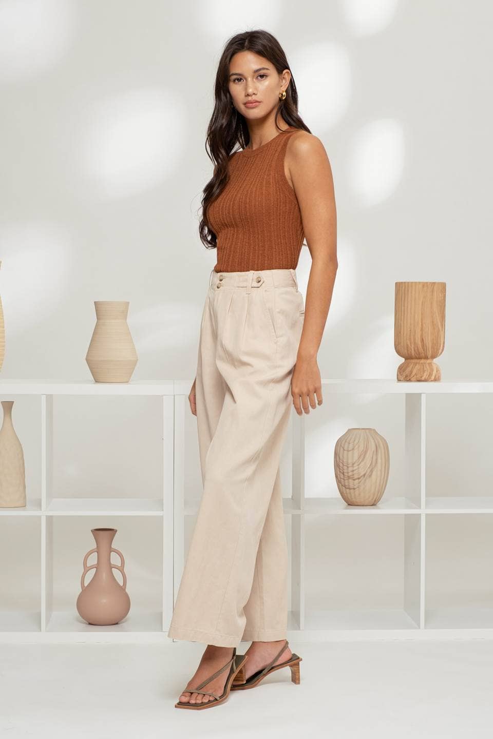 SLEEVELESS ROUND NECK SWEATER KNIT TOP