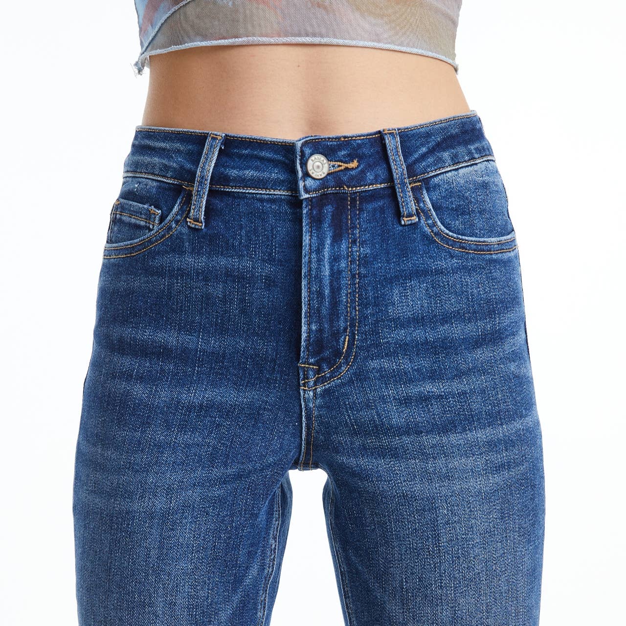 MID RISE CROP STRAIGHT JEANS WITH FINISHED HEM