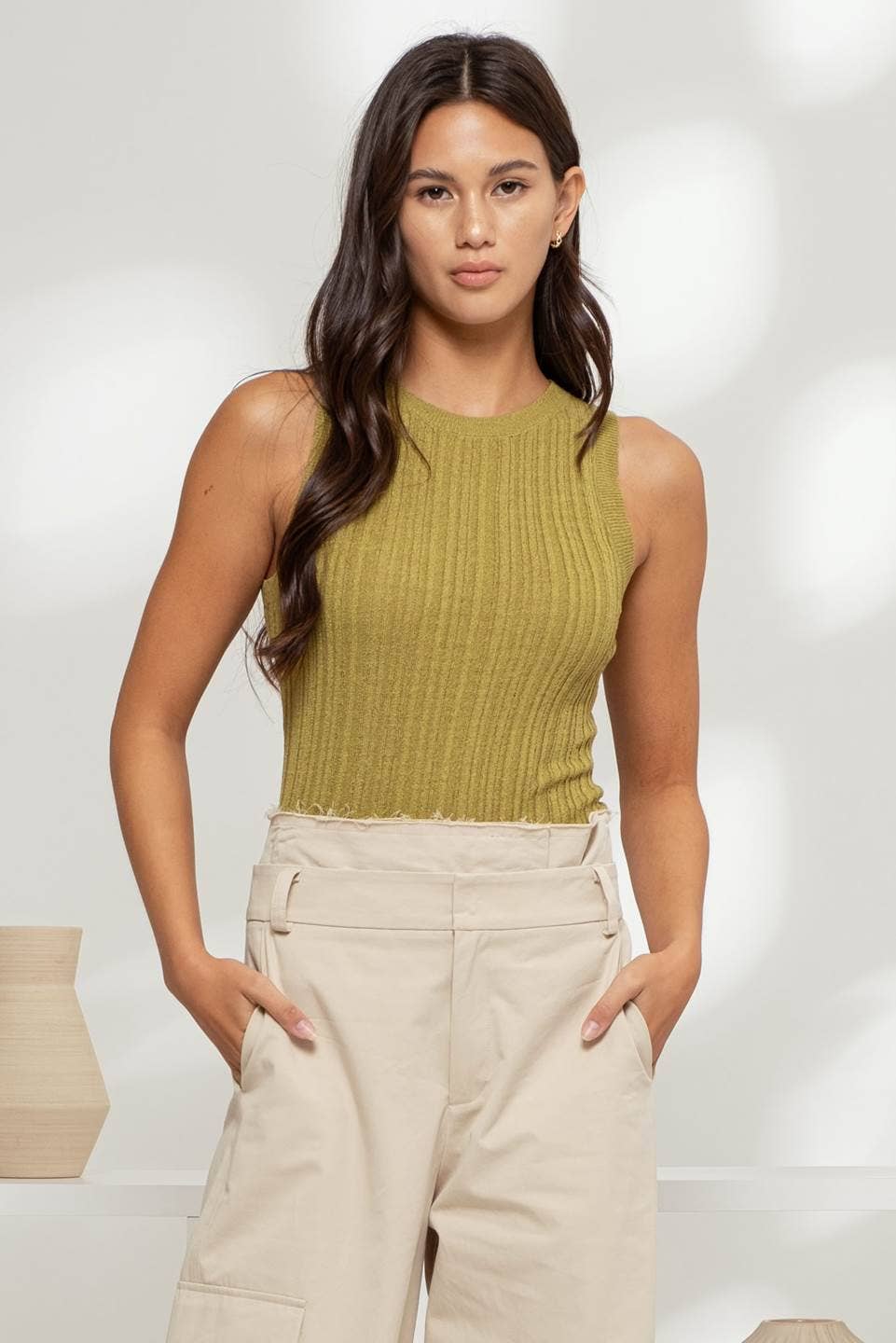 SLEEVELESS ROUND NECK SWEATER KNIT TOP